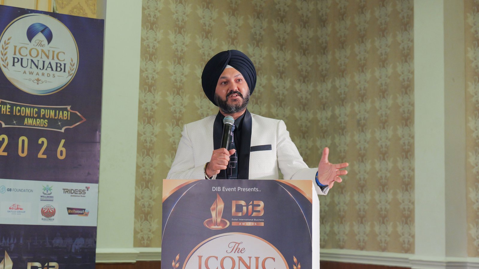 Dr. Nagpal speaking at The Iconic Punjabi Awards Global Punjab Conclave